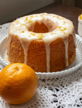 Bolo de Laranja com Cobertura de Glacê