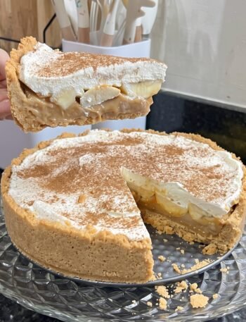 Torta de Banana com Doce de Leite e Chantilly