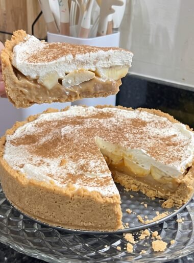 Torta de Banana com Doce de Leite e Chantilly