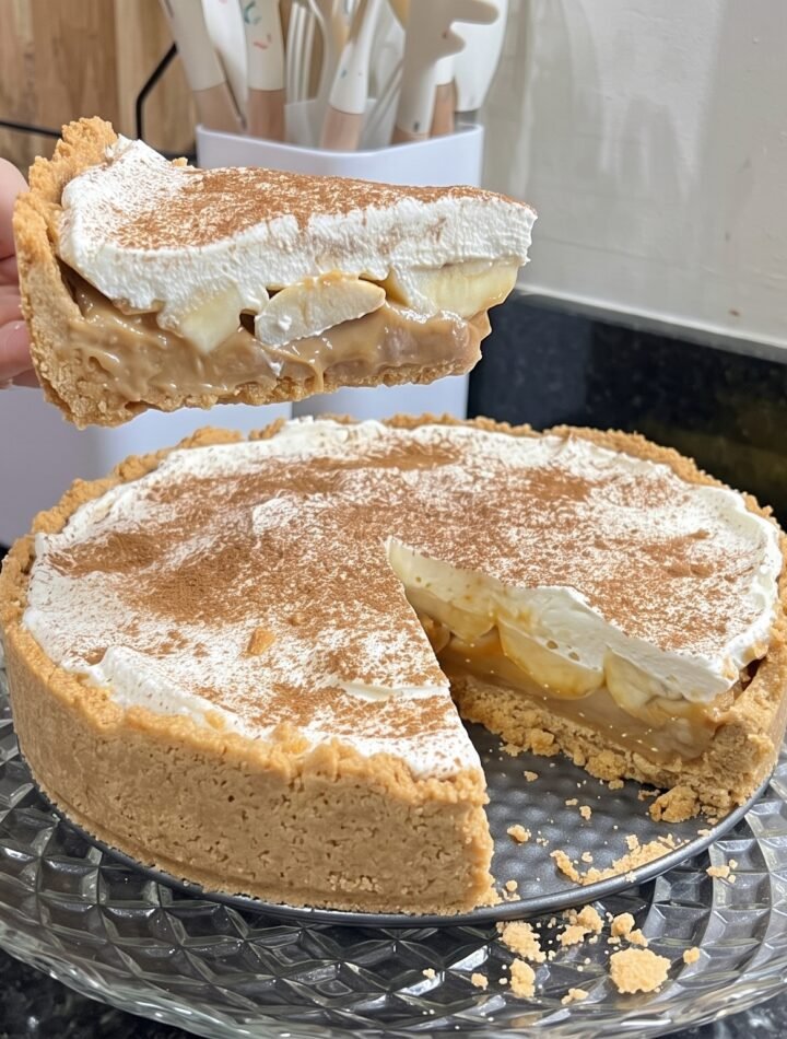 Torta de Banana com Doce de Leite e Chantilly