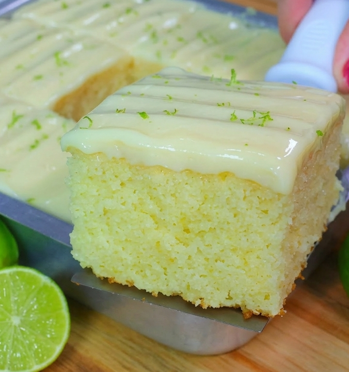 Bolo de Limão com Cobertura