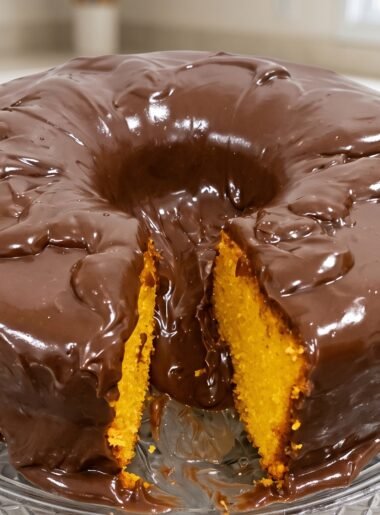 Bolo de Cenoura com Cobertura de Chocolate